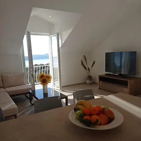 Lucija With Sea View *