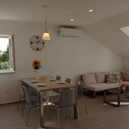 Apartment Lucija With Sea View